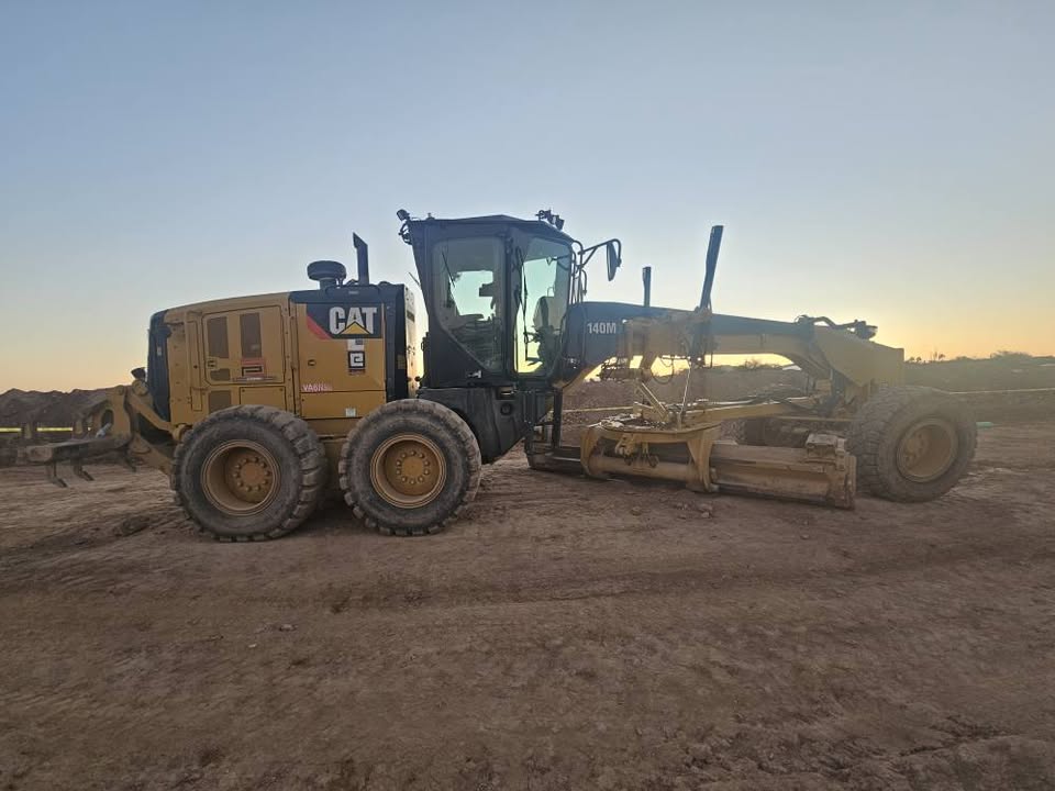 2018 caterpillar 140m3