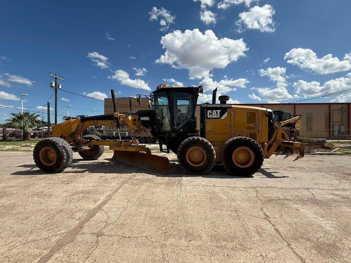 Used 2012 Caterpillar 140M2