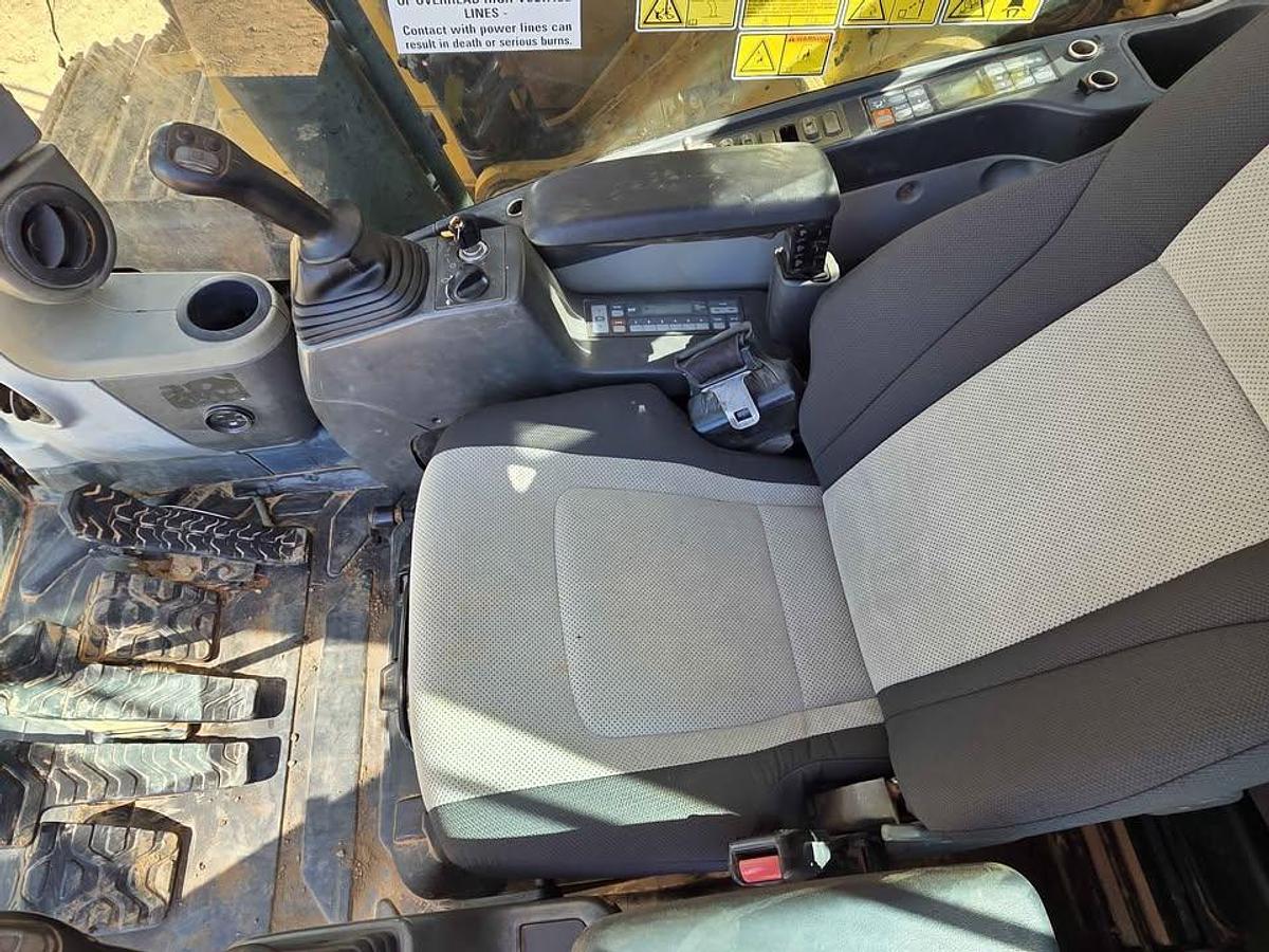 Used 2012 Caterpillar 320D LRR