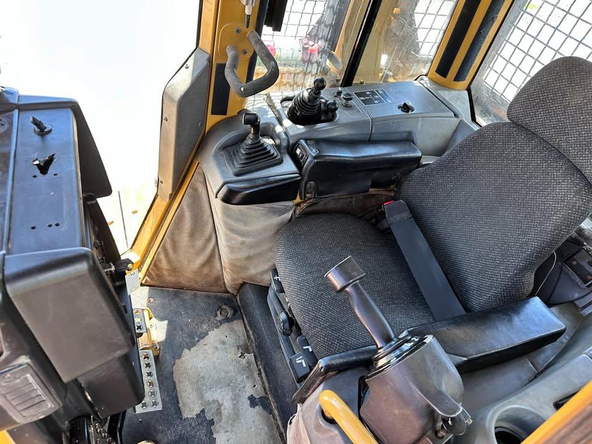 Used 2004 Caterpillar D6N XL