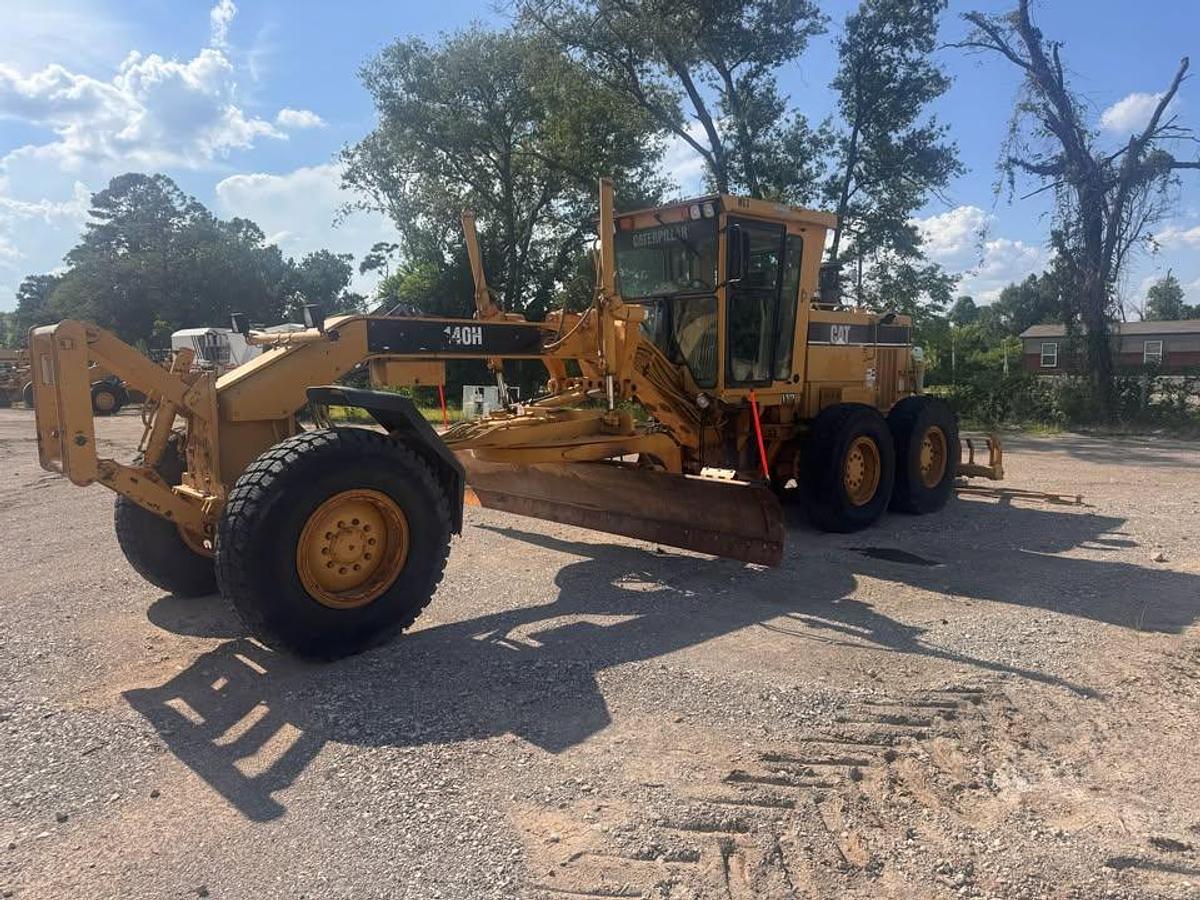 Used 2002 Caterpillar 140H