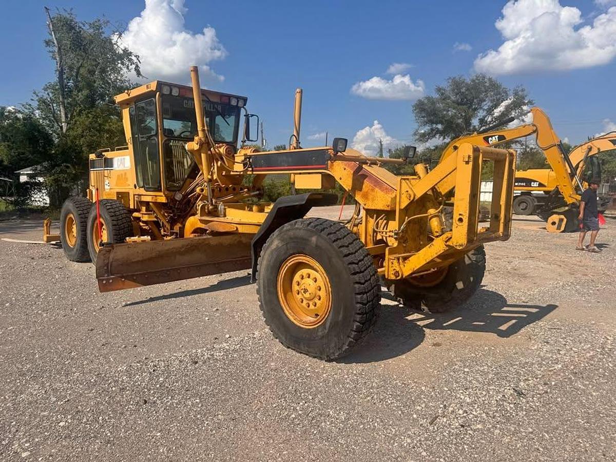 Used 2002 Caterpillar 140H