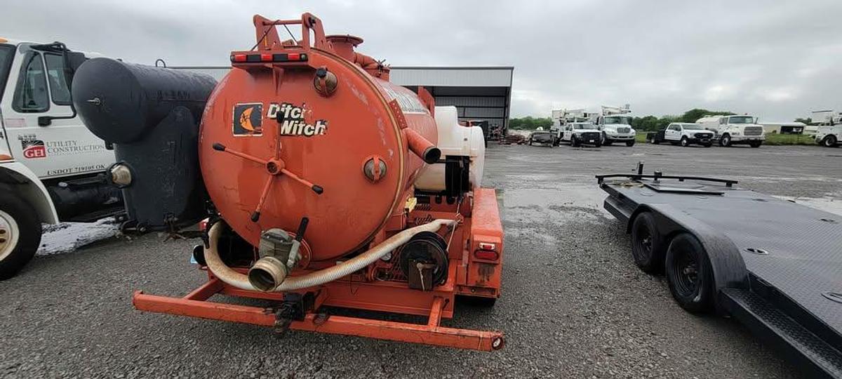 Used 2012 Ditch Witch FX30 w/ Attatchments  Ditch Witch FX30