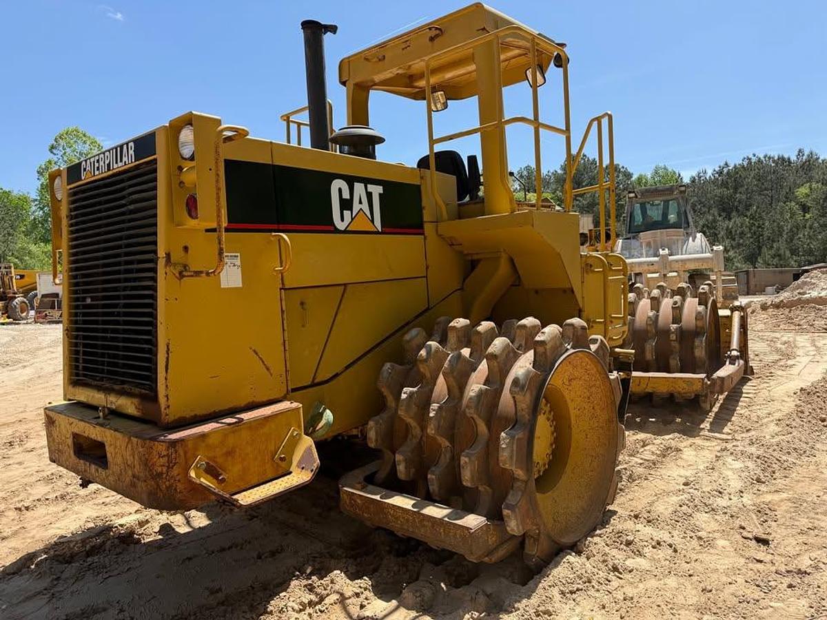 Used 1990 Caterpillar 815B Soil Compactor