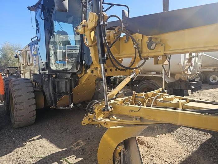 Used 2018 caterpillar 140m3