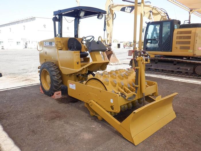 Used 2003 CATERPILLAR CP-323C
