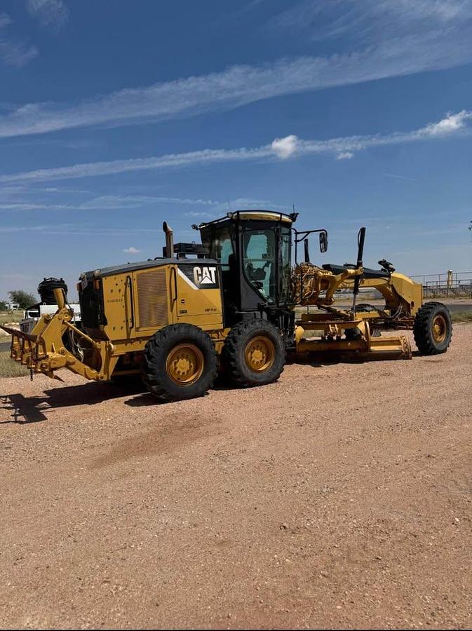 Used 2012 Caterpillar 140M