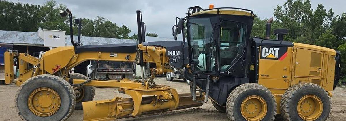 Used 2012 Caterpillar 140M2
