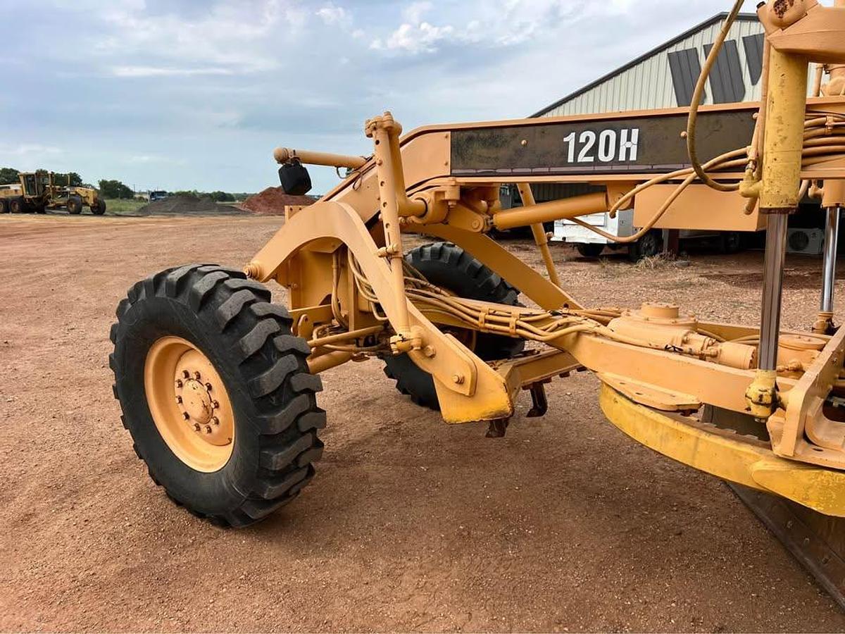 Used 2001 CAT 120H