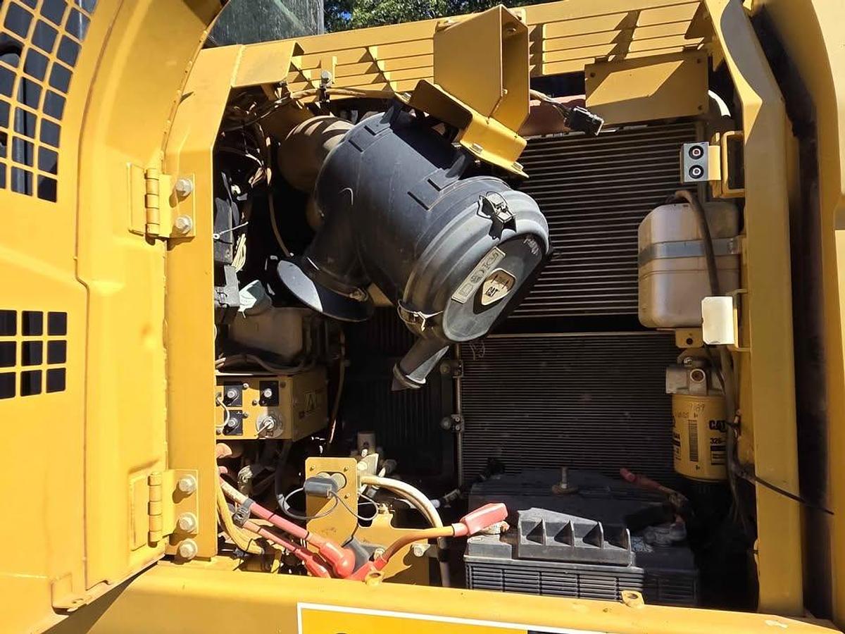 Used 2012 Caterpillar 320D LRR