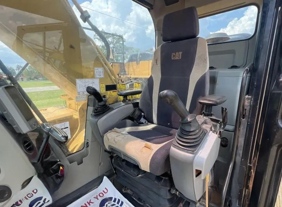 Used 2017 Caterpillar 320FL
