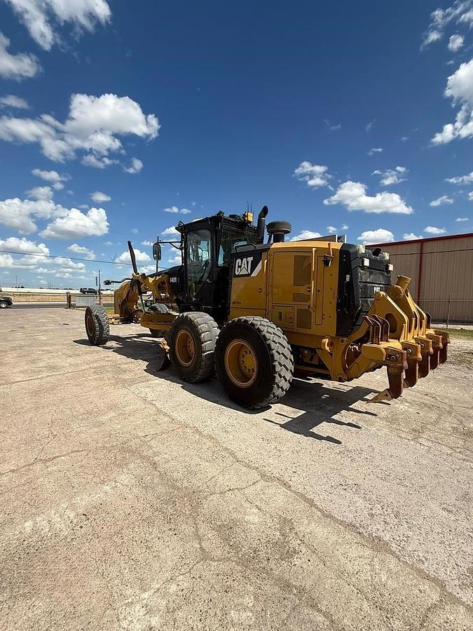 Used 2012 Caterpillar 140M2
