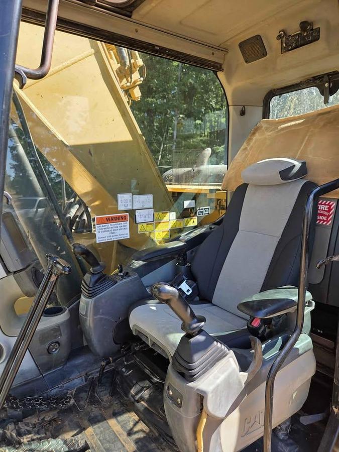 Used 2012 Caterpillar 320D LRR