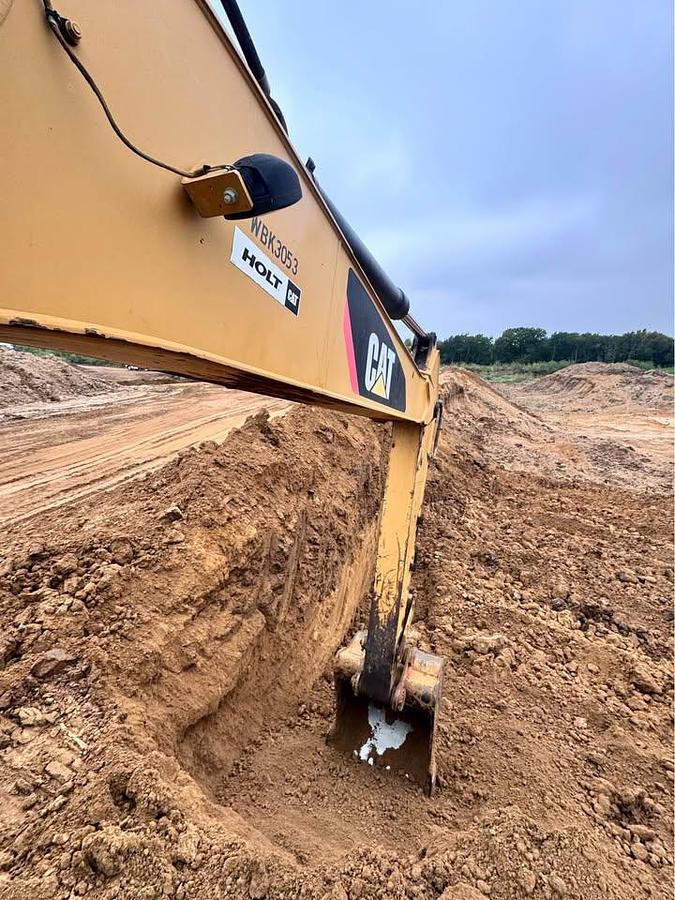 Used 2014 Caterpillar 320E