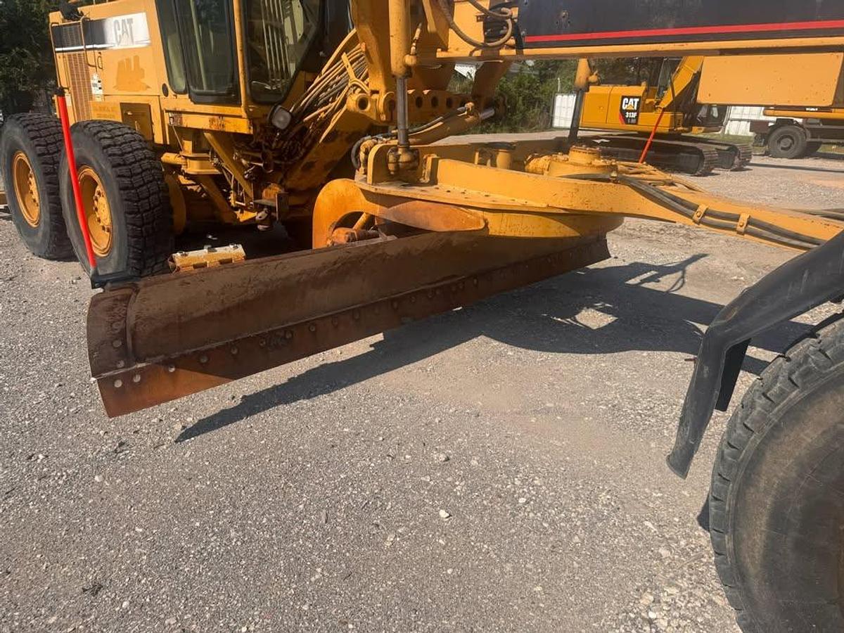 Used 2002 Caterpillar 140H