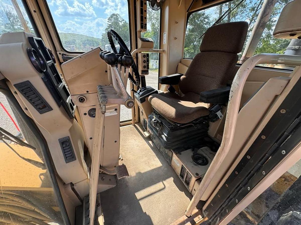 Used 2002 Caterpillar 140H