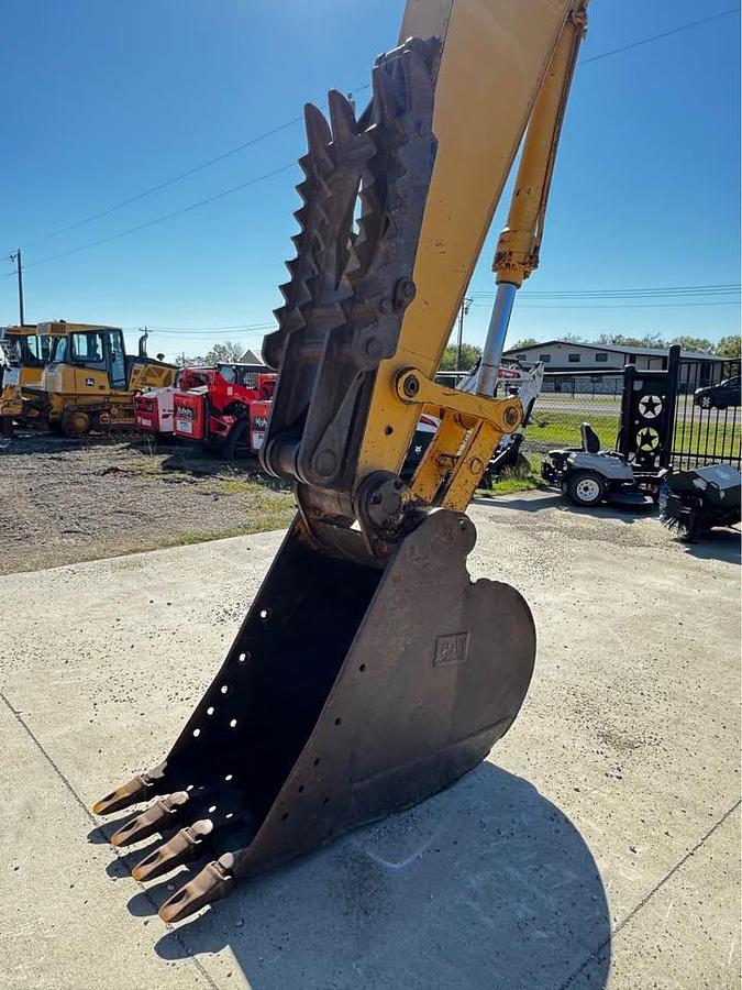 Used 2005 Caterpillar 320CL