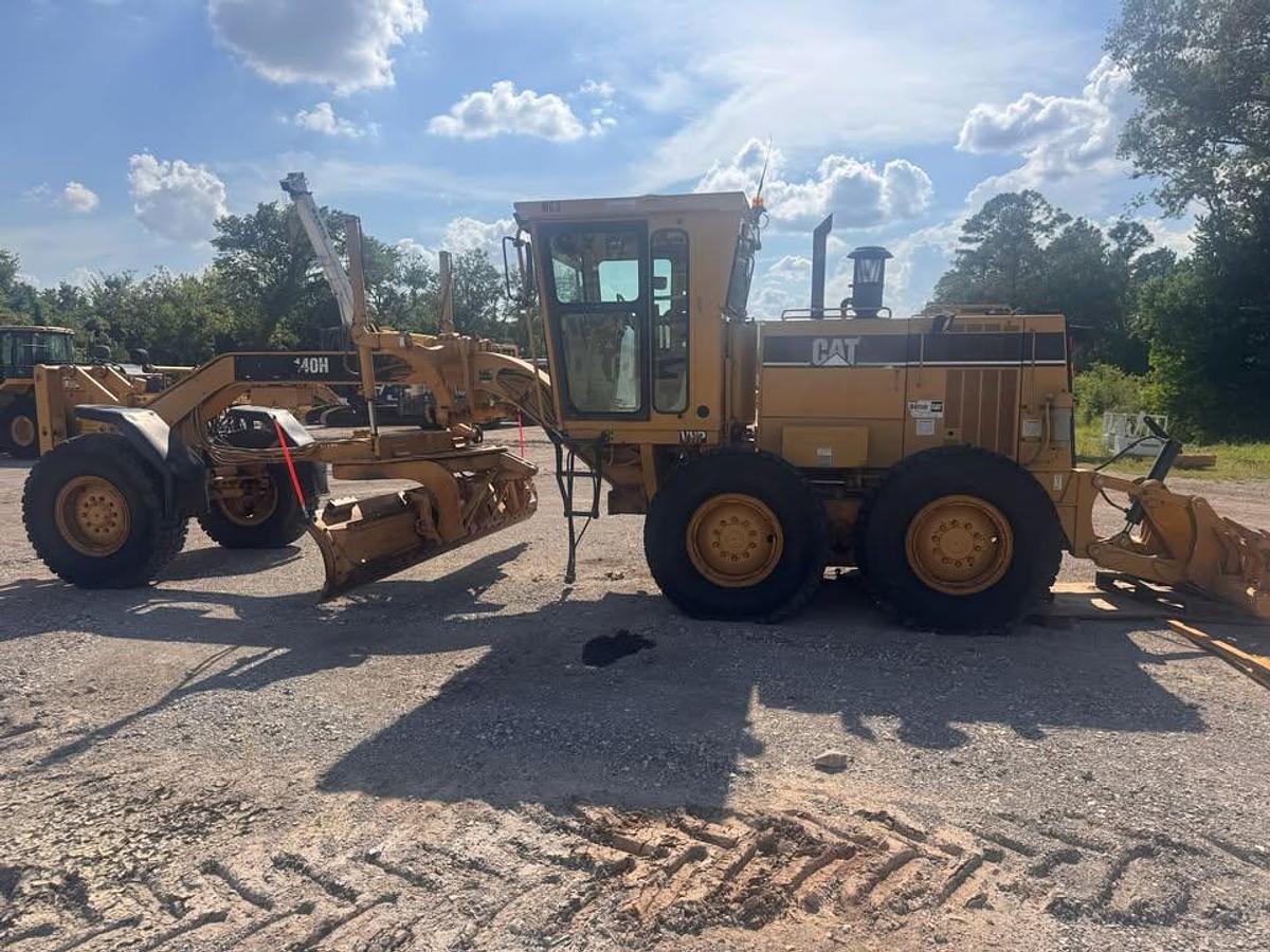 Used 2002 Caterpillar 140H