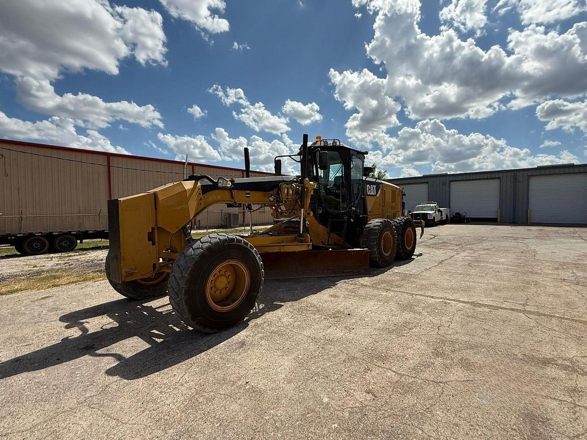 Used 2012 Caterpillar 140M2