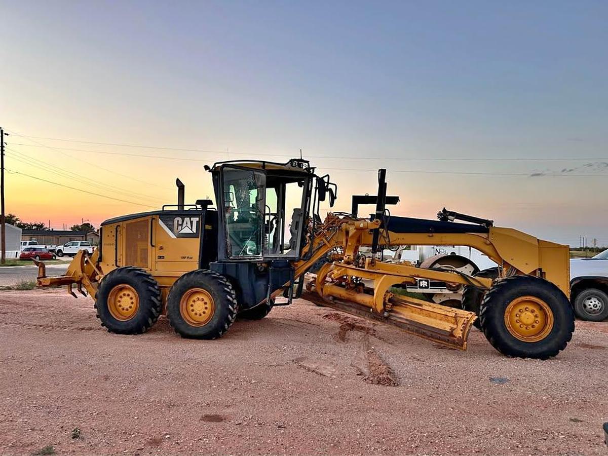 Used 2012 Caterpillar 140M