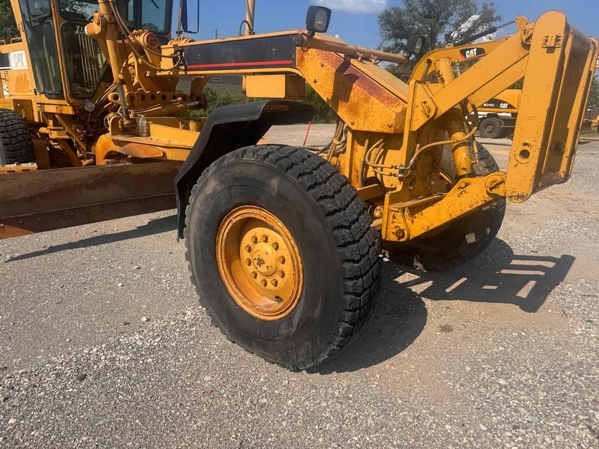 Used 2002 Caterpillar 140H