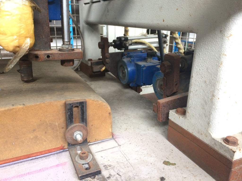 Usato Foratrice per sedili o componenti in multistrato