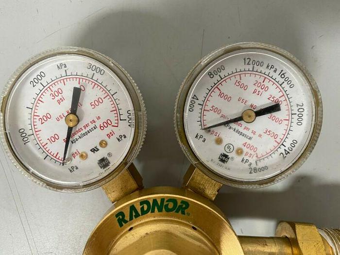 Used Radnor TPR250-500-580 Victor Style Nitrogen Purge Regulator w/ 122" Hose