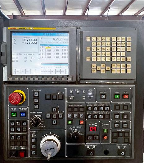 Used 2007 DOOSAN Puma 300C CNC lathe