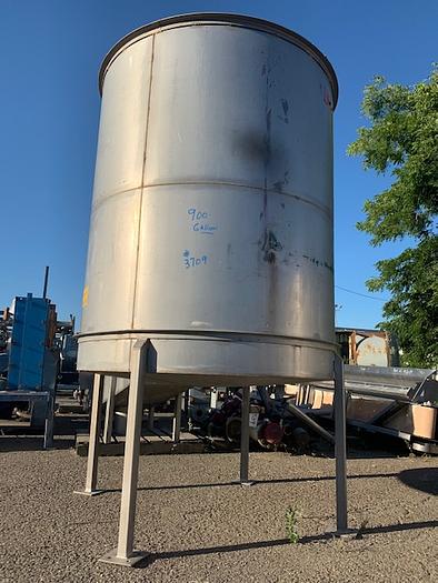 900 Gallon Vertical Stainless Steel Tank