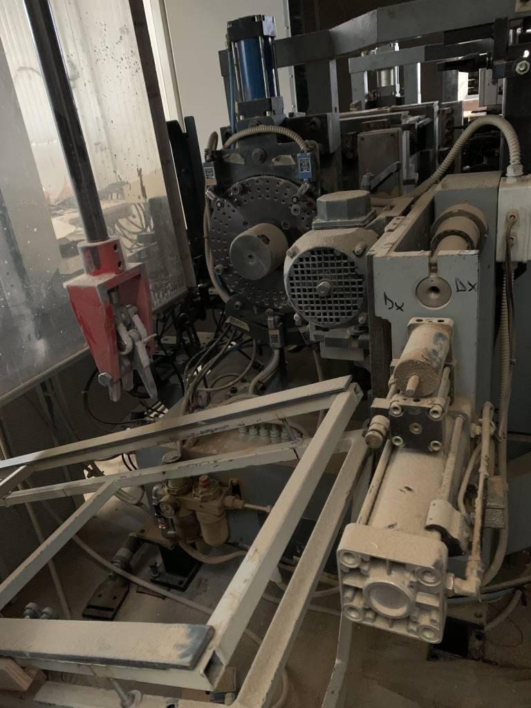 Ricondizionato Mortasatrice automatica Comec, con caricatore, per elementi di lettini per bambini