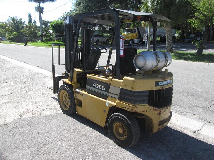 Used Daewoo G25S Forklift for Sale in Bradenton, Florida