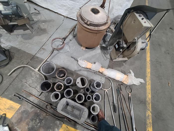 Used Speedy Melt Gas Fired Metal Melting Furnace with Accessories