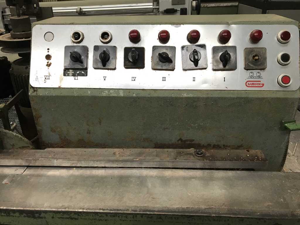 Usato Scorniciatrice marca Gubish attrezzata per pezzi tondi diam. 18mm (completa di utensili per altri diametri di pezzi tondi)