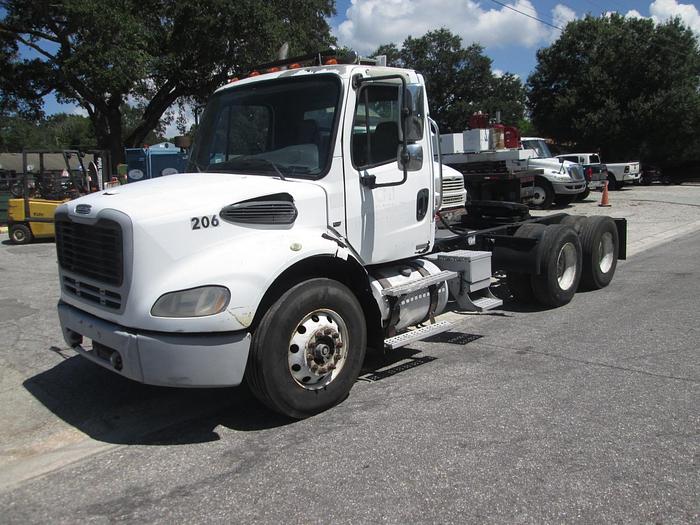 Used 2006 Freightliner Business Class M2 Tandem Axle Semi