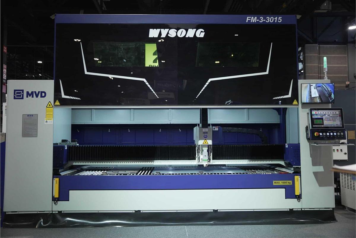 Compact Fiber Lasers