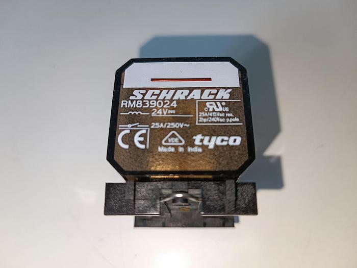 8 Stück Leistungsrelais, RM839024, Schrack neuwertig