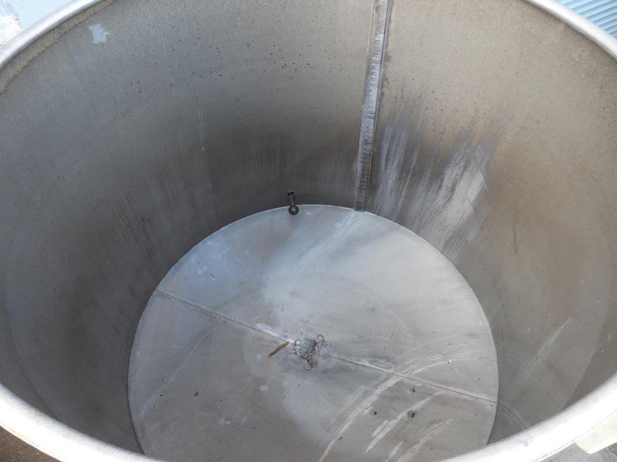 Used 560-Gallon 59" Diameter SS Tank