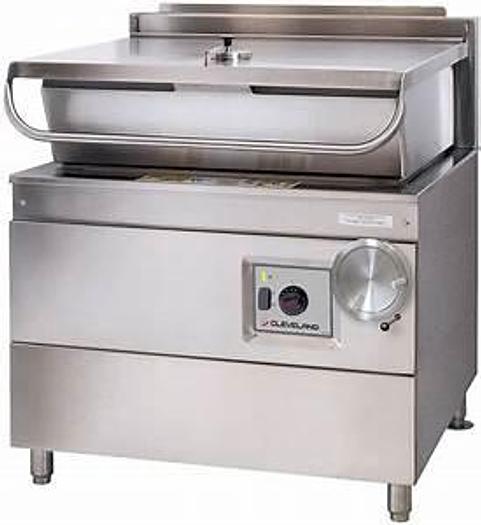 Used CLEVELAND RANGE SEL30TR ELECTRIC BRAISING PAN w/ 2" TANGENT DRAW OFF VALVE & SLIDING DRAIN DRAWER (#801)