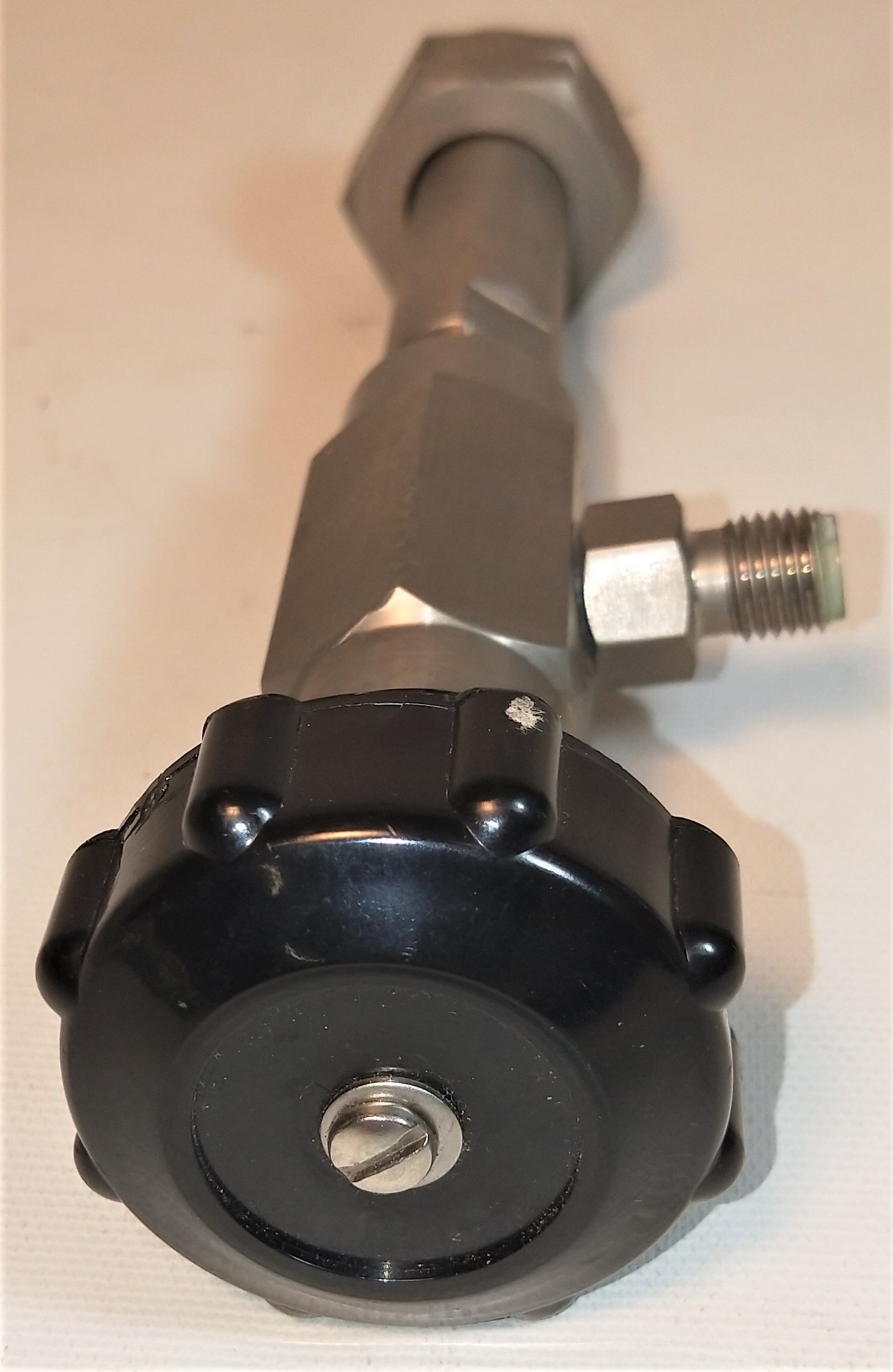 Used Monel 8550T-670 Manual Control Valve for Gas Cylinder