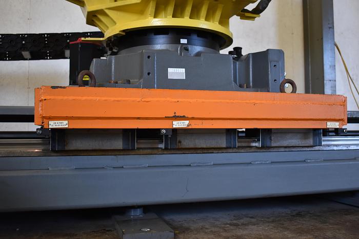 Used Fanuc R-2000ib/125L with 30 ft track, Very Low Hours