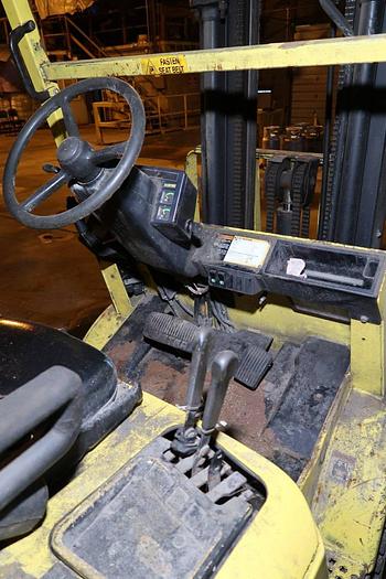 Used 5,000 POUND HYSTER MODEL H50XM FORKLIFT TRIPLE STAGE MAST (FOR PARTS) PF