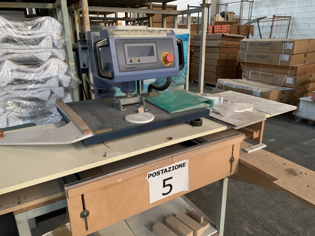 Usato Magazzino completo di una fabbrica di produzione lettini di alta qualità