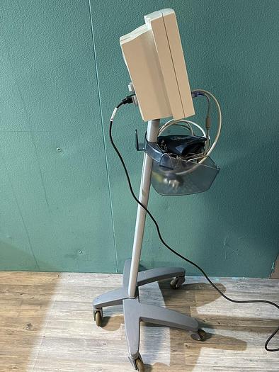 Gebraucht Datascope Accutorr Plus Patientenmonitor auf Trolley mit Blutdruckmanschette und SpO2 Fingersensor