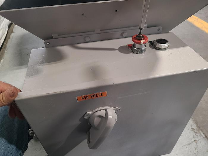 Used DoAll Model C-4 Metal Cutting Bandsaw