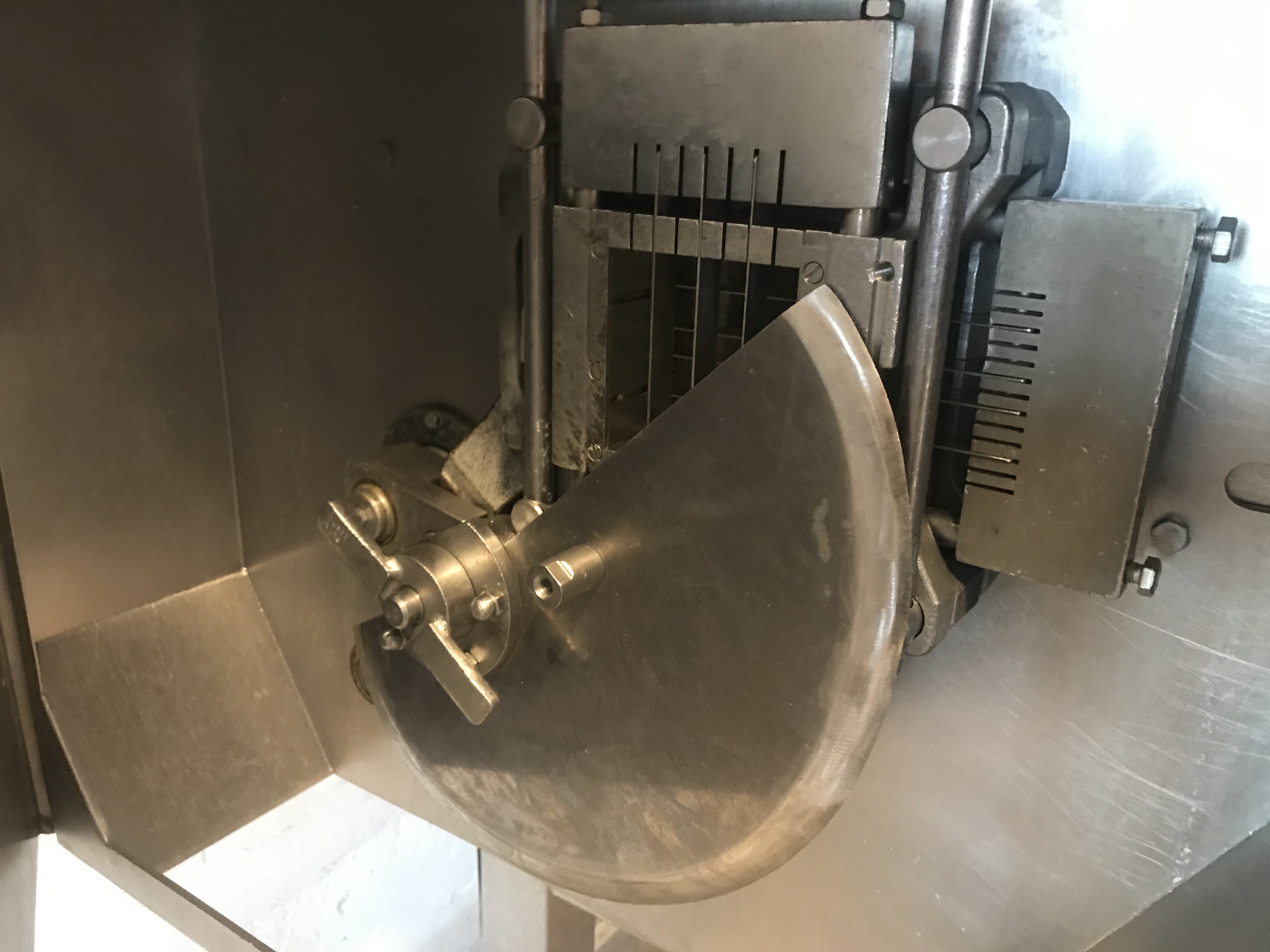 Begagnad Tärningmaskin Holac 11x6mm automatisk matning