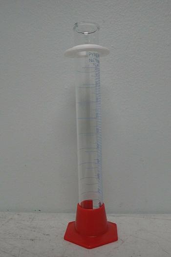Used Pyrex Vista 70075 100mL Graduated Cylinders