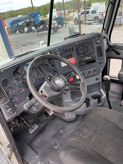 Used 2013 Mack Day cab
