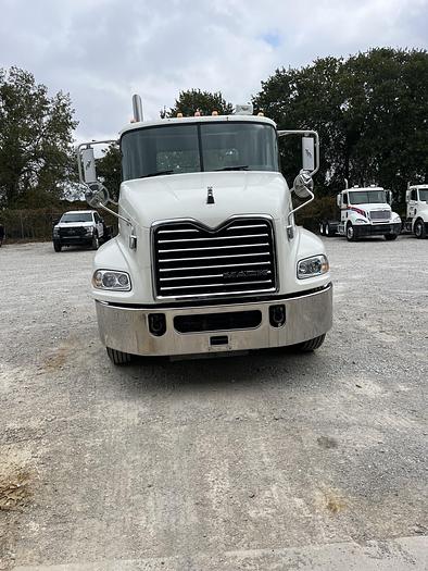 Used 2013 Mack Day cab