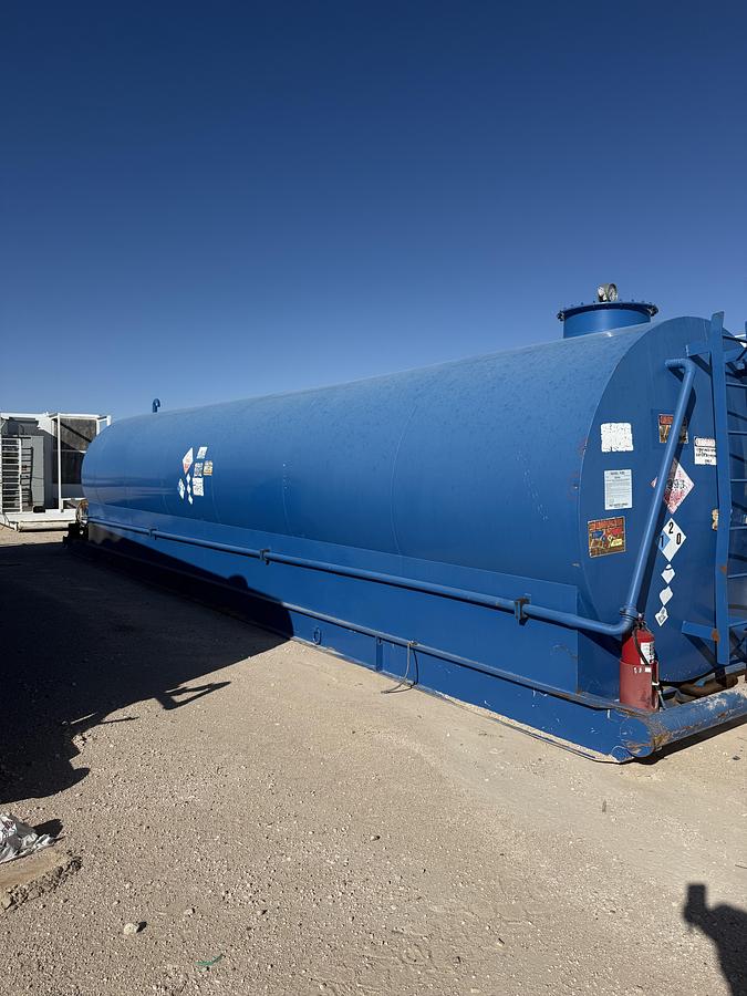 Used 2010 Refueling tank and skid Fuel tank