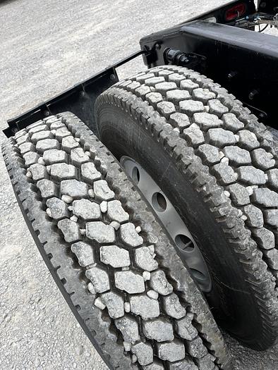 Used 2013 Mack Day cab